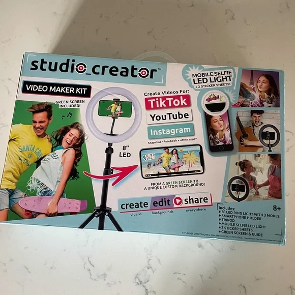 Studio Creator Video Creator Kit Light with Green Screen and Phone Mount Tripod. - Picture 2 of 7